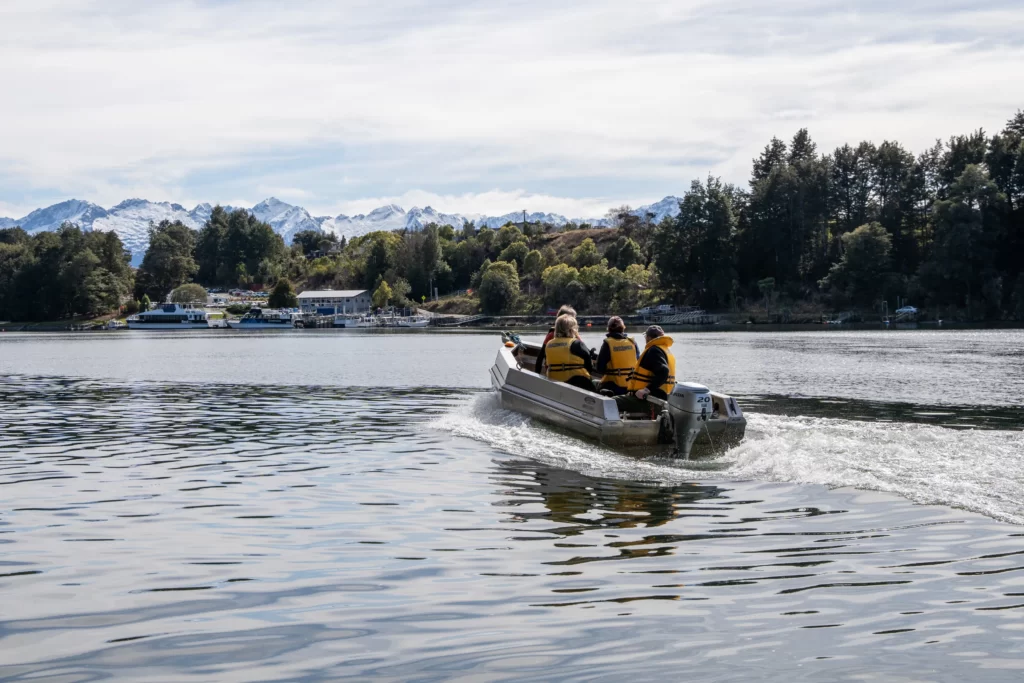 Manapouri water taxi taking customers